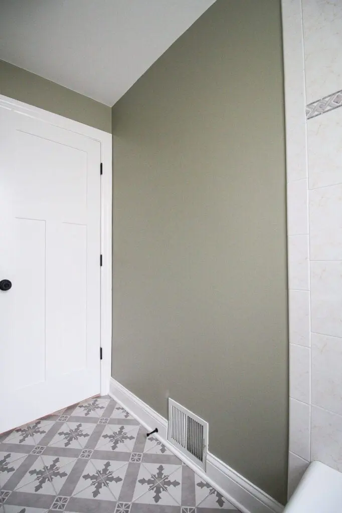 DIY tutorial to add wall molding to a blank wall