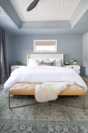 How to Arrange Pillows on a King-Sized Bed